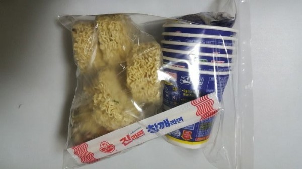여행갈때 컵라면 부피 줄이기 팁