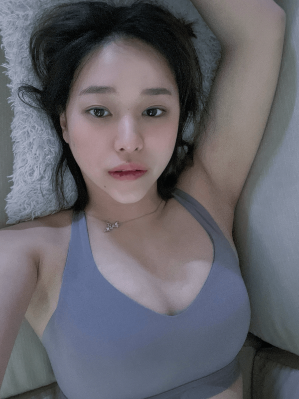 풍만한 미래의 남친짤 섹시한 셀카